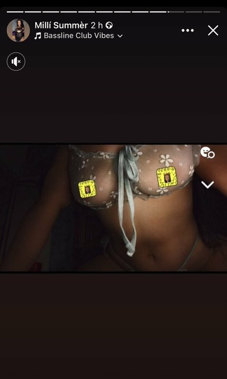 Foto di nudo di fuga di OnlyFans di Prettypetite