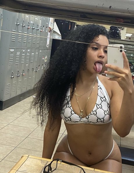Foto di nudo di fuga di OnlyFans di Fifi