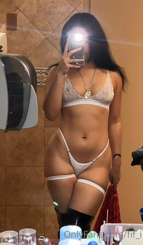 Foto di nudo di fuga di OnlyFans di Fifi