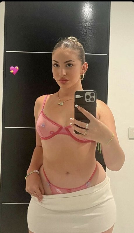 Foto di nudo di fuga di OnlyFans di Emely Hernandez