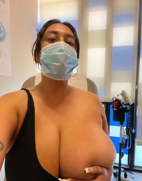 Foto di nudo di fuga di OnlyFans di Roserayy