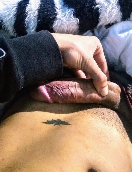 Foto di nudo di fuga di OnlyFans di Feh Diniz