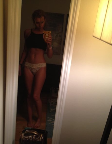 Foto di nudo di fuga di OnlyFans di Aly Michalka