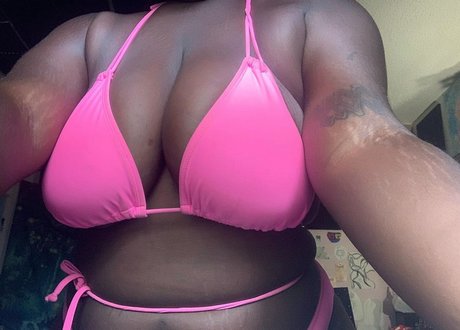 Foto di nudo di fuga di OnlyFans di Chys Place