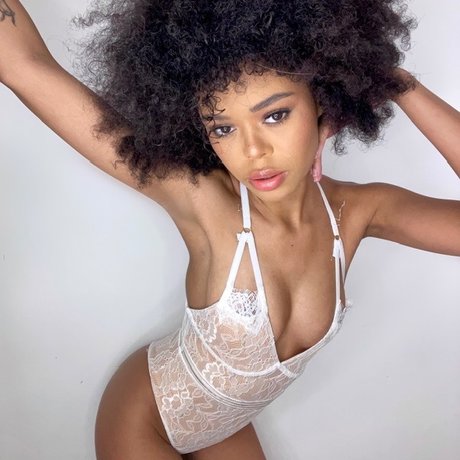 Foto di nudo di fuga di OnlyFans di Chinagolden