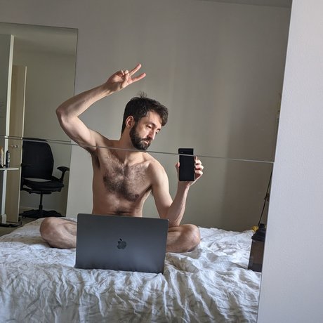 Foto di nudo di fuga di OnlyFans di Dan