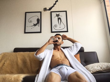 Foto di nudo di fuga di OnlyFans di Puto Virtual 