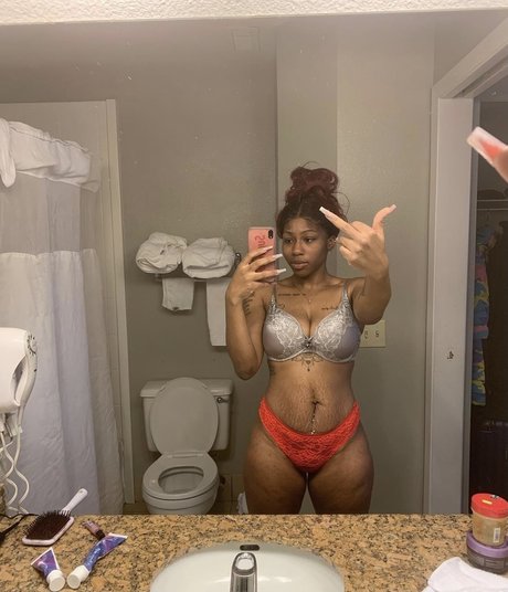 Foto di nudo di fuga di OnlyFans di Lilbootycyy