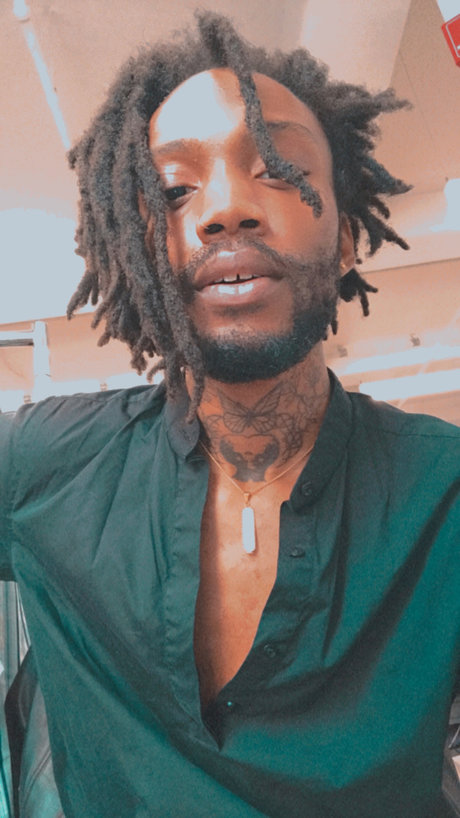 Foto di nudo di fuga di OnlyFans di Black Priest