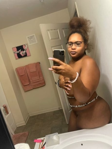 Foto di nudo di fuga di OnlyFans di Peaches Playhouse