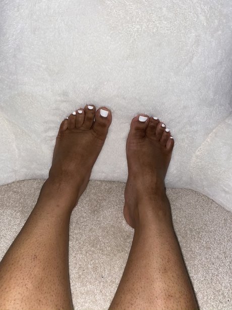 Foto di nudo di fuga di OnlyFans di Pretty Little Feet