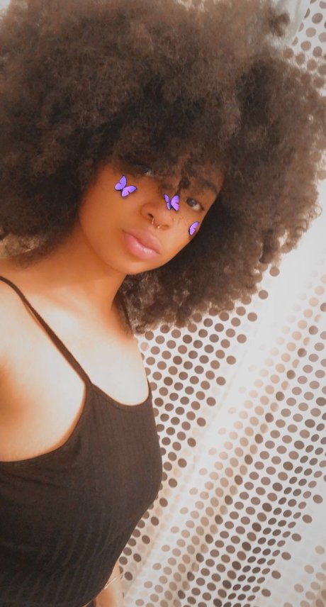 Foto di nudo di fuga di OnlyFans di Prettylightskinthang