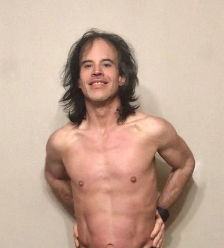 Foto di nudo di fuga di OnlyFans di James