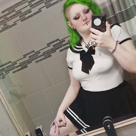 Foto di nudo di fuga di OnlyFans di Ash Queer Alt Goth Waifu Artist  Free