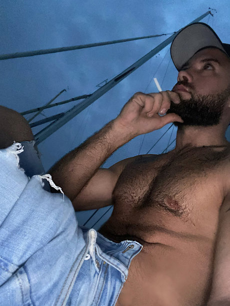 Foto di nudo di fuga di OnlyFans di Publicxtremegay