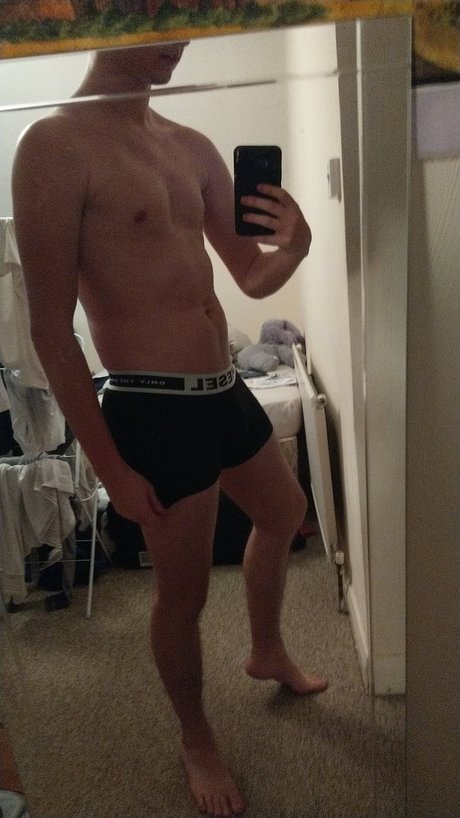 Foto di nudo di fuga di OnlyFans di Simon