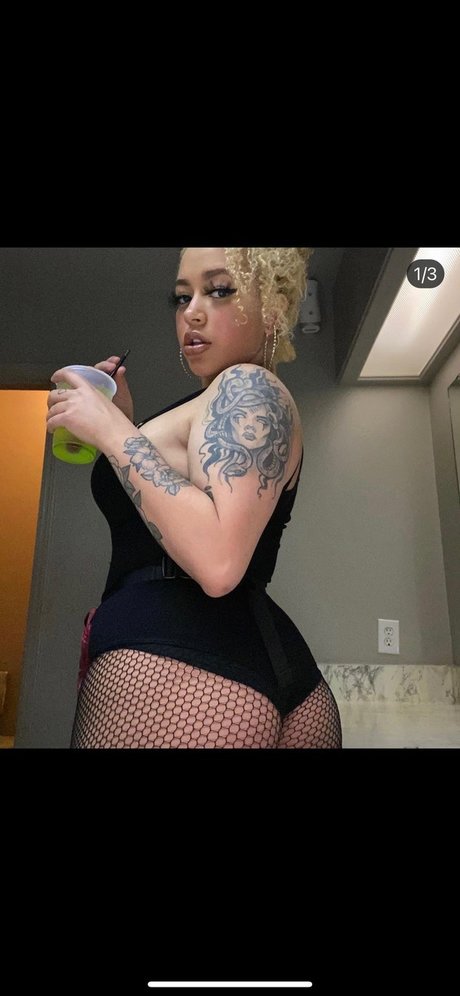 Foto di nudo di fuga di OnlyFans di Rose 