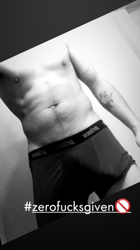 Foto di nudo di fuga di OnlyFans di Edward
