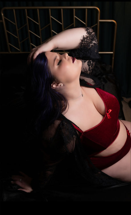 Foto di nudo di fuga di OnlyFans di Girl On Fire