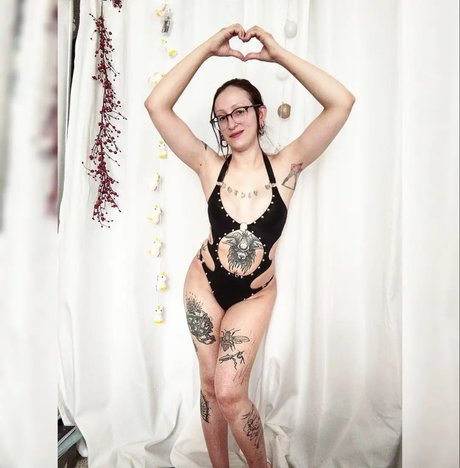 Foto di nudo di fuga di OnlyFans di Scatvenger