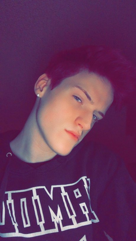 Foto di nudo di fuga di OnlyFans di Dean Edward