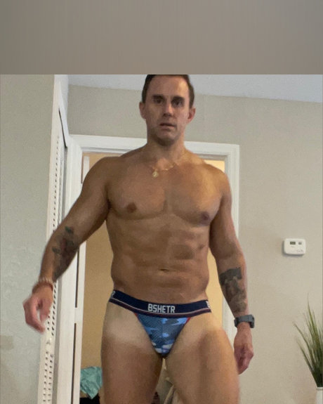 Foto di nudo di fuga di OnlyFans di Dean Coxx