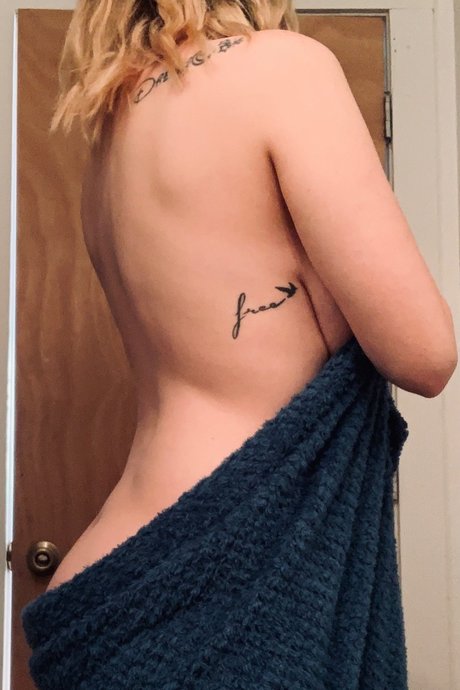 Foto di nudo di fuga di OnlyFans di Dawn