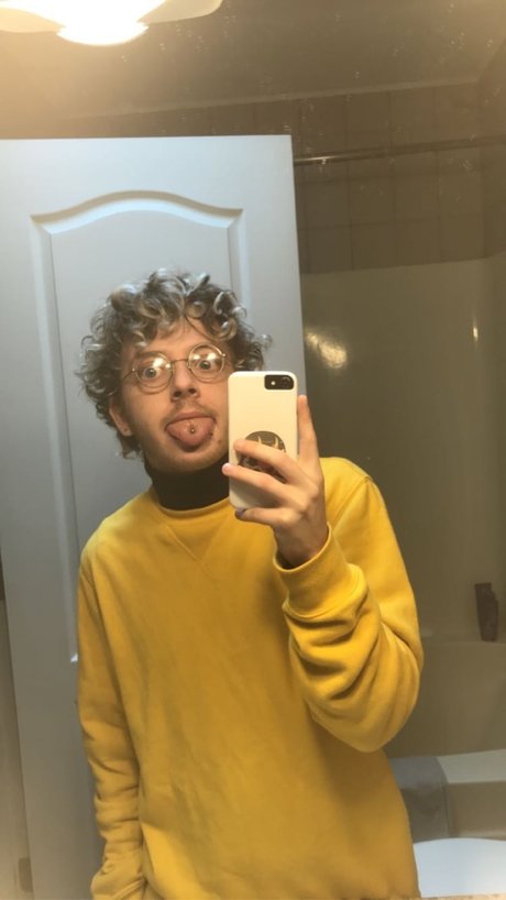 Foto di nudo di fuga di OnlyFans di Yungcole