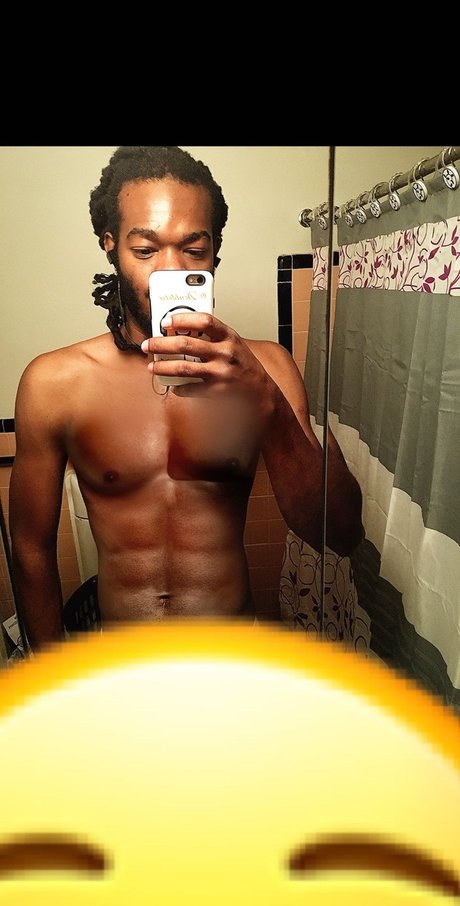 Foto di nudo di fuga di OnlyFans di Dee Troubles