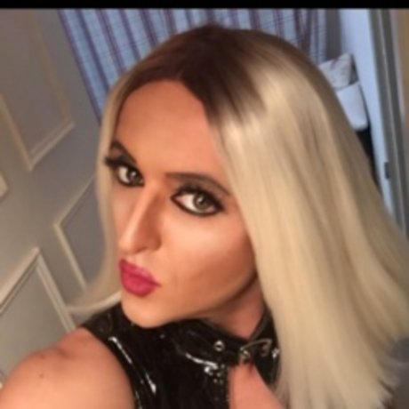 Foto di nudo di fuga di OnlyFans di Miss Lucy Large  Queen Of Filth 