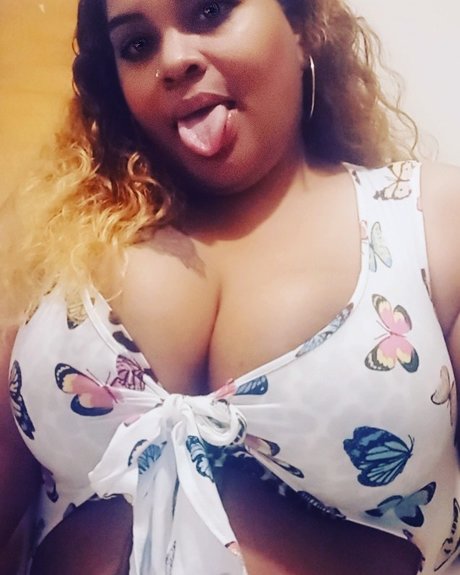 Foto di nudo di fuga di OnlyFans di Qu33nredd