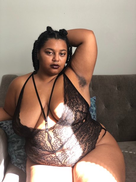 Foto di nudo di fuga di OnlyFans di Qthefatmyth 