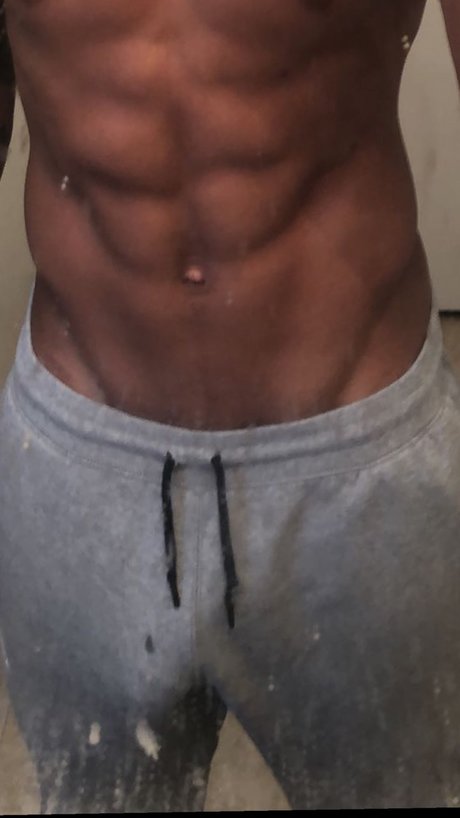 Foto di nudo di fuga di OnlyFans di Q