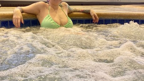 Foto di nudo di fuga di OnlyFans di Qbee 18 