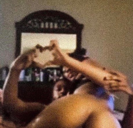 Foto di nudo di fuga di OnlyFans di Pk