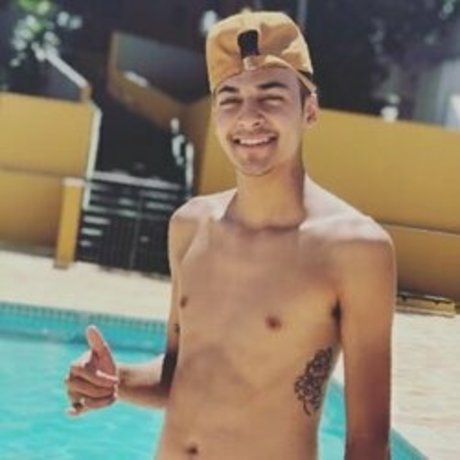 Foto di nudo di fuga di OnlyFans di Eduardo Macedo