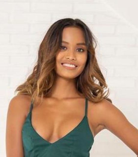 Foto di nudo di fuga di OnlyFans di Putri Cintas Closet