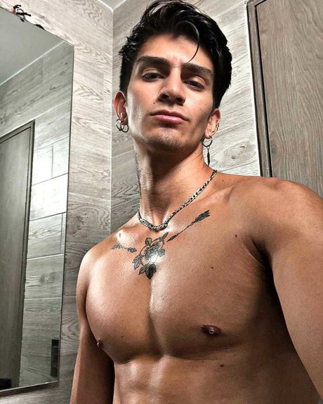 Foto di nudo di fuga di OnlyFans di Eddy Black