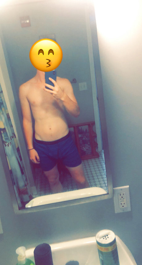 Foto di nudo di fuga di OnlyFans di College Gay