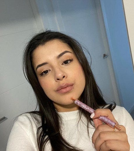 Foto di nudo di fuga di OnlyFans di Lucy La Mala