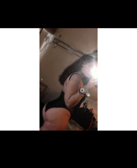 Foto di nudo di fuga di OnlyFans di Queen 