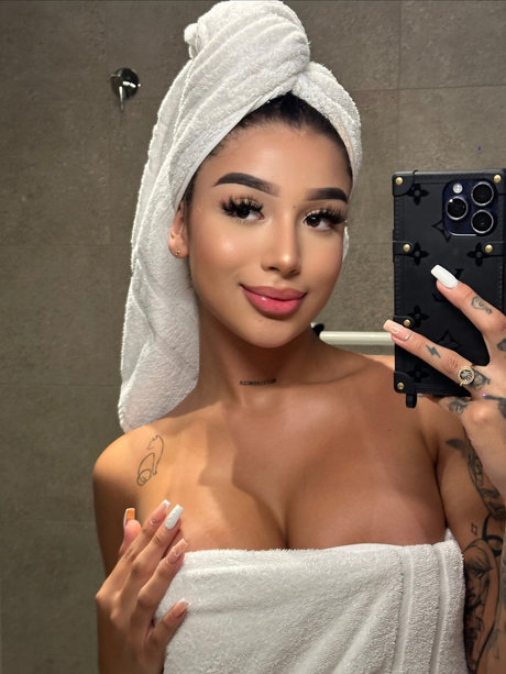 Foto di nudo di fuga di OnlyFans di Esmeralda Arango