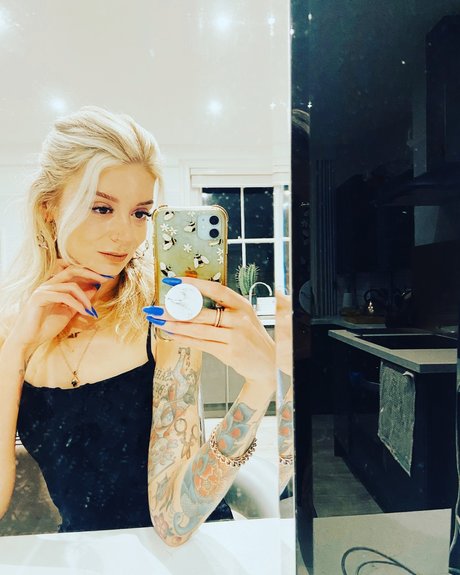 Foto di nudo di fuga di OnlyFans di Quirkk