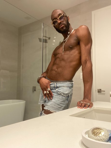 Foto di nudo di fuga di OnlyFans di Dejuanaked