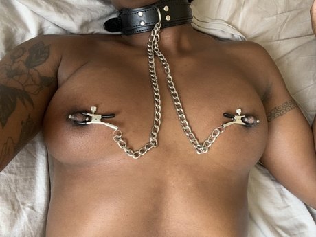 Foto di nudo di fuga di OnlyFans di Set