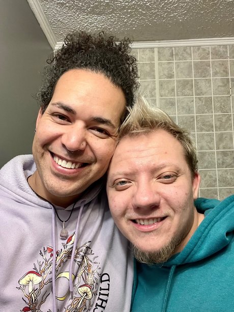 Foto di nudo di fuga di OnlyFans di Queertrip