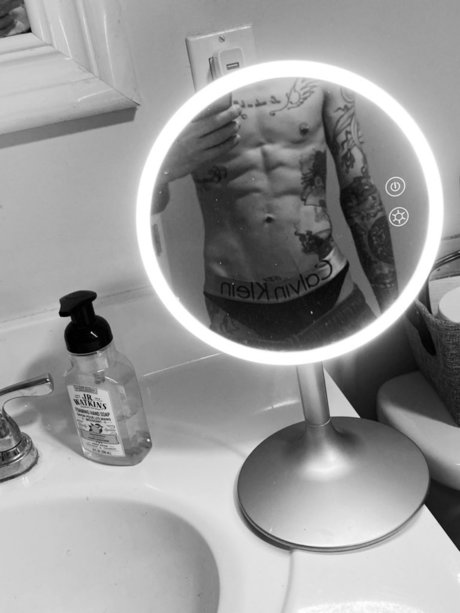 Foto di nudo di fuga di OnlyFans di Slim