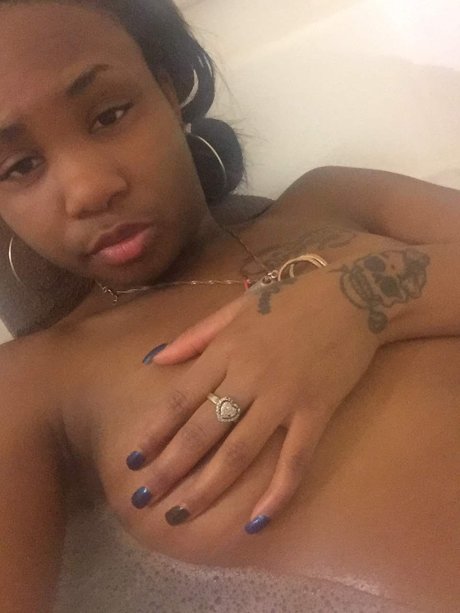 Foto di nudo di fuga di OnlyFans di Queen Mary