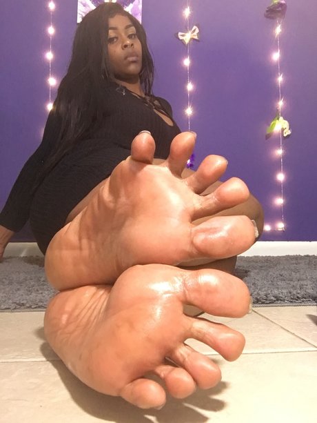 Foto di nudo di fuga di OnlyFans di Queensizesexyfeet