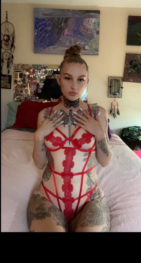 Foto di nudo di fuga di OnlyFans di Queen